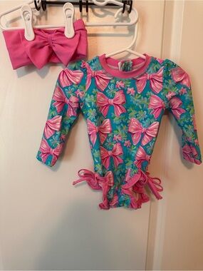 Caden Lane Pink Bow Print Long-Sleeve Rashguard Swimsuit on Blue